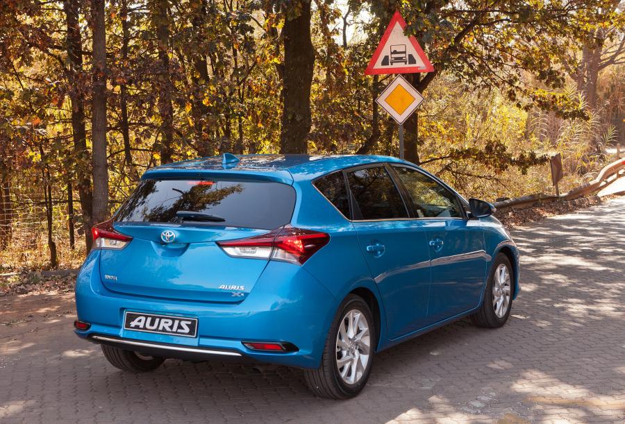  Toyota Auris 2015 года  (ZA) (фото 11 из 21)